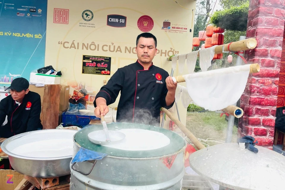 Hàng ngàn thực khách tham gia
